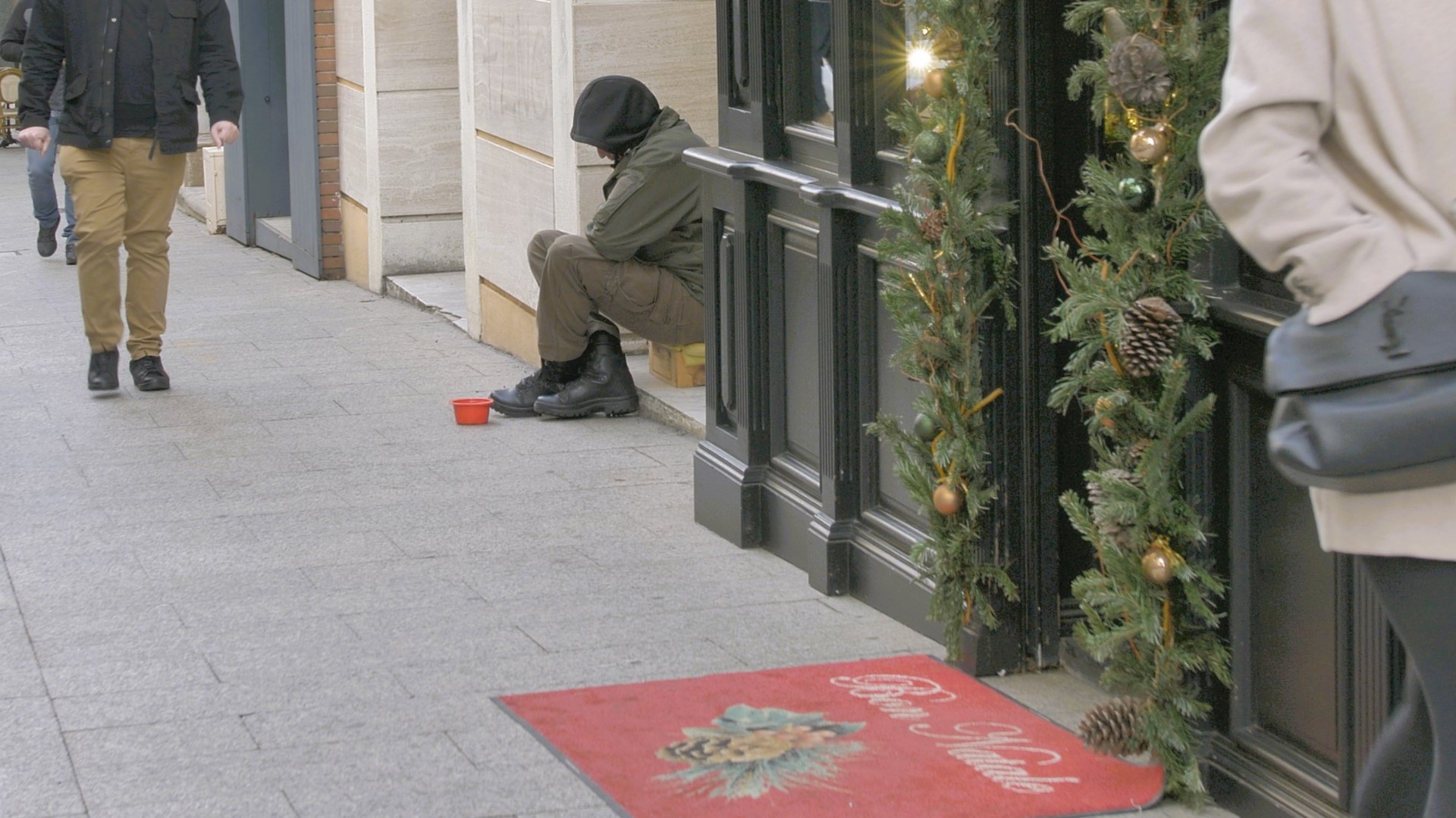 La Misère Est Moins Pénible Au Soleil La misère est moins pénible au soleil | FranceTvPro.fr